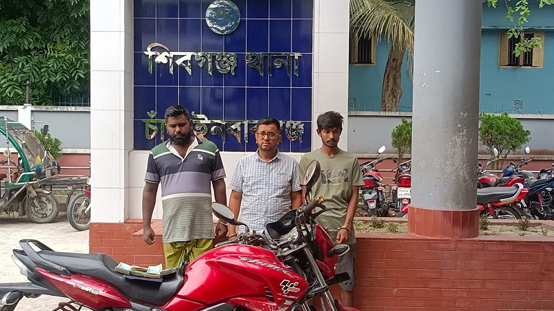 সোনামসজিদ স্থলবন্দর থেকে ট্রাকবোঝাই পশুখাদ্য চুরির চাঞ্চল্যকর ঘটনায় গ্রেপ্তার ৩